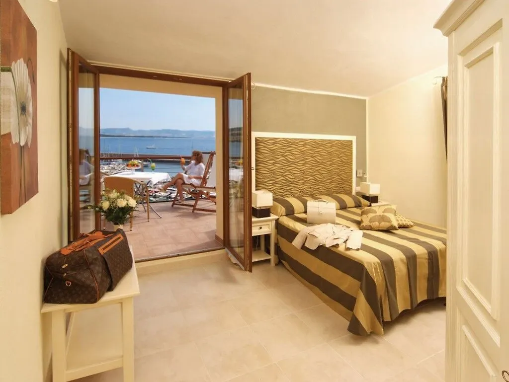 Hotel Corallo Isola Rossa   Isola Rossa (Sassari)